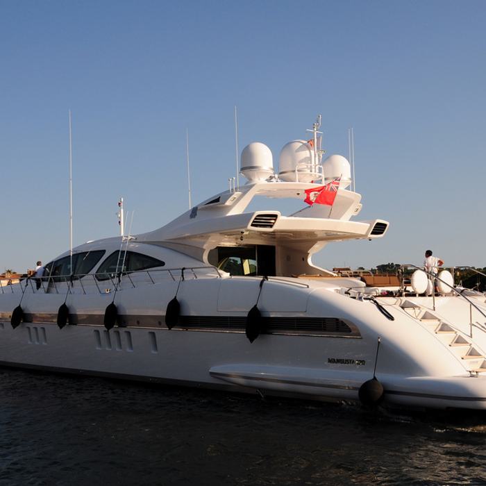 Wow yacht exterior 2