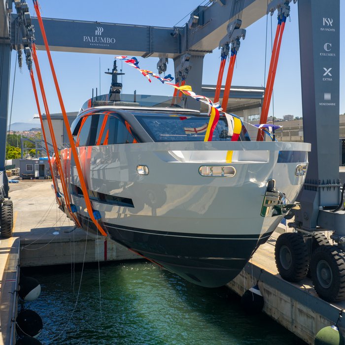 Iva yacht exterior 2