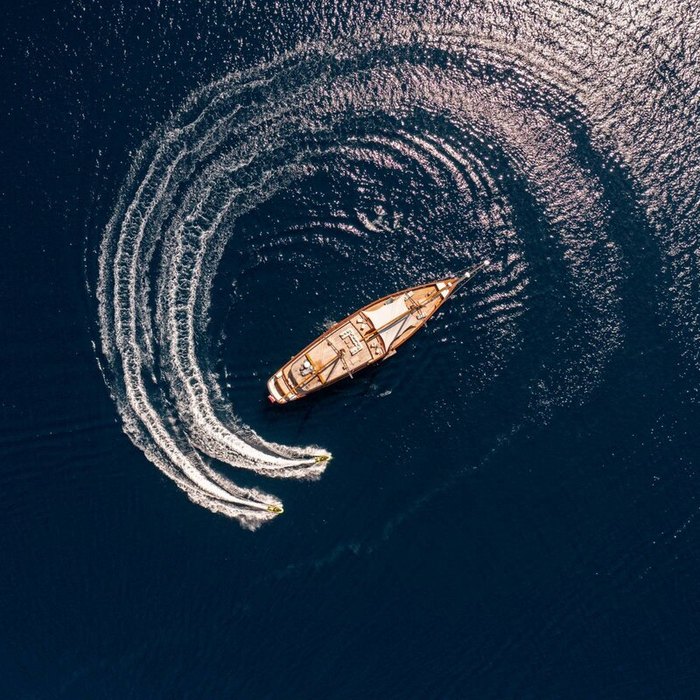 Vela yacht interior 2