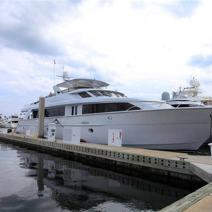 Claire yacht exterior 2