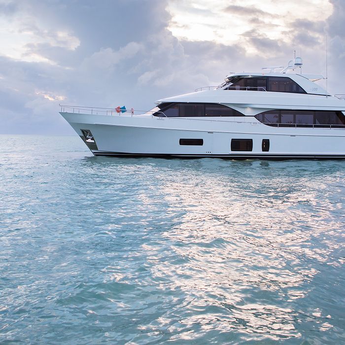 Aura yacht exterior 3