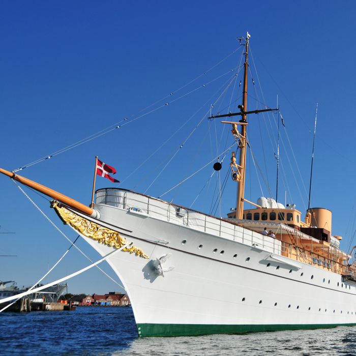 Dannebrog yacht exterior 2