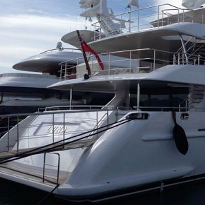 Luna yacht exterior 2