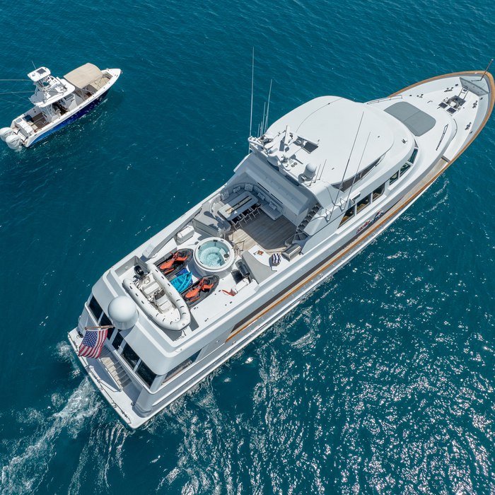 Gale Winds yacht exterior 2