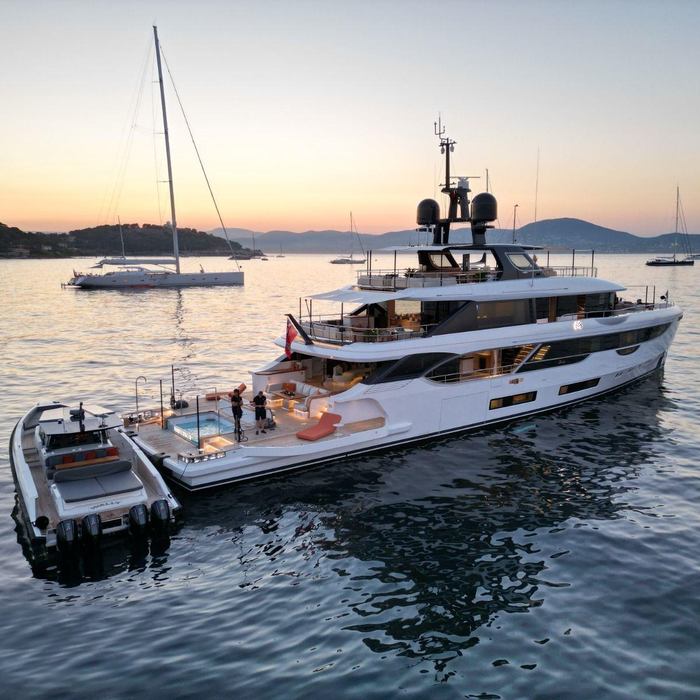 Maverick yacht exterior 2