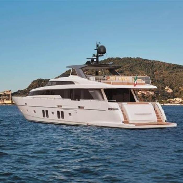 Aquareem yacht exterior 2