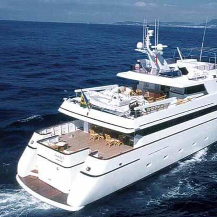 Goldfinger 007 yacht exterior 40