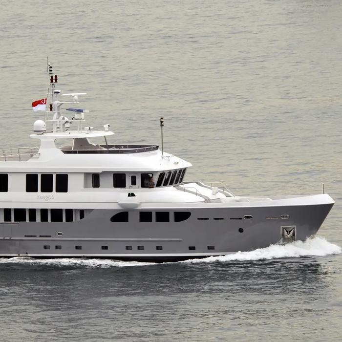 Tango 5 yacht exterior 2