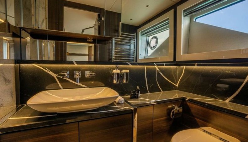 65 SPORT YACHT For Sale image16