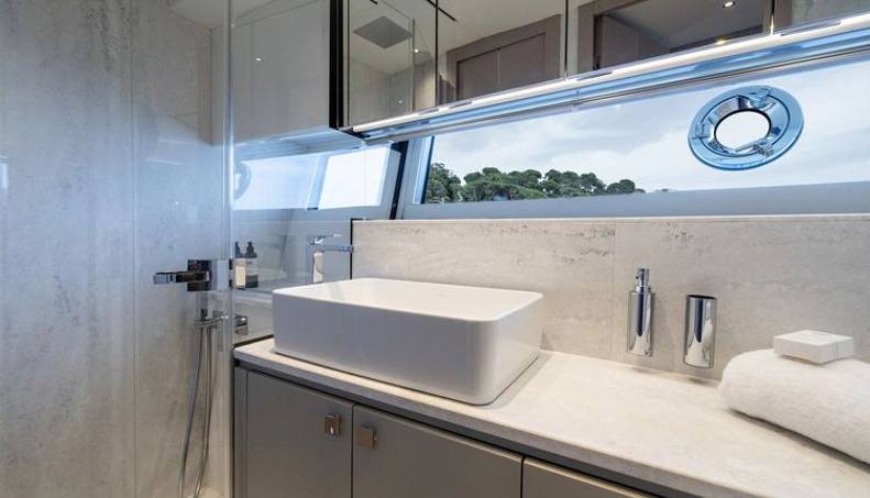 PREDATOR 55 For Sale image35