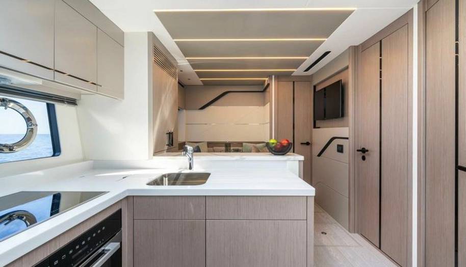 75 SPORT YACHT for sale 381