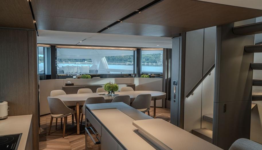 FERRETTI INFYNITO 90 for sale 21