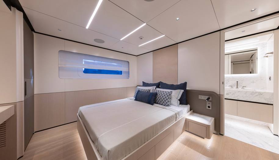 BEE EXPLORER YACHT for sale 11