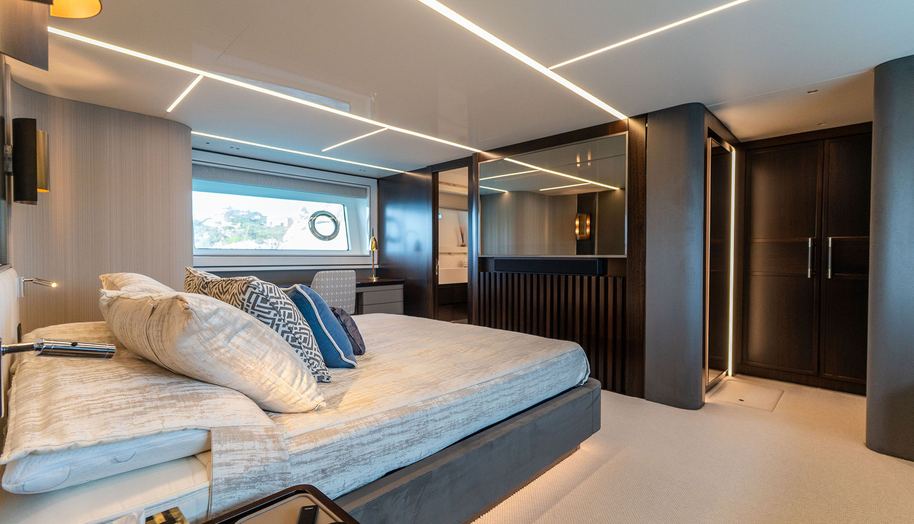 MAGIC MOMENT for sale 31