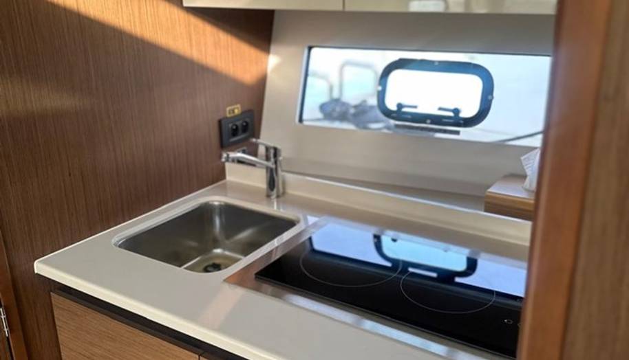 BENETEAU GRAN TURISMO 36 for sale 11