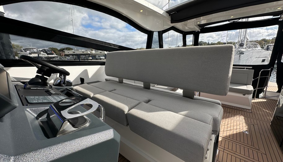 Bavaria Vida 33 Hard Top Layout 2 for sale 21
