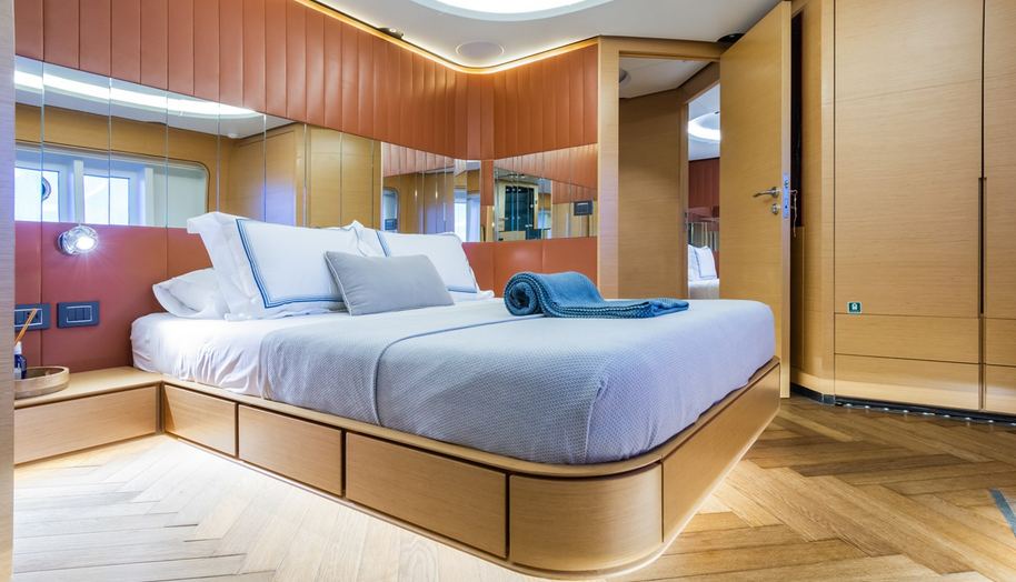 LEONIDAS for sale 26