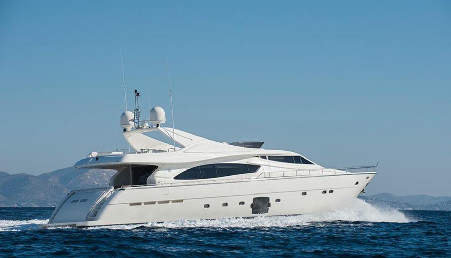 FERRETTI 881 for sale 1
