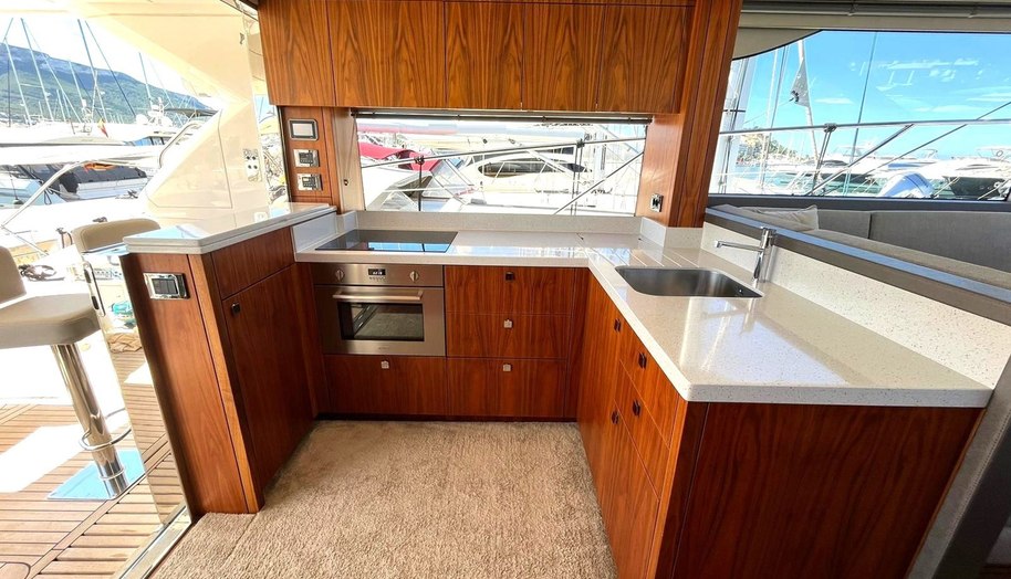 MANHATTAN 52 for sale 11