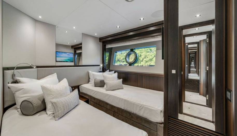 95 YACHT for sale 56