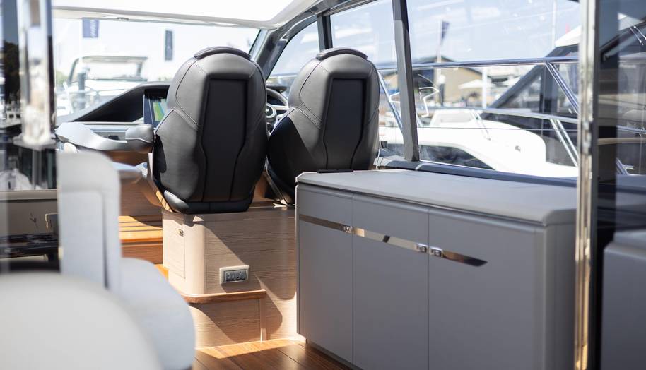V50960 - 3 CABIN DECK VERSION for sale 21