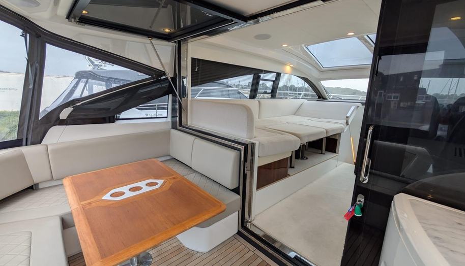 Tender Garage & Hi/Lo Swimplatform for sale 31