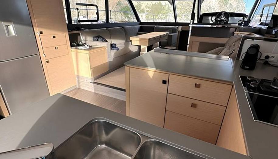 FOUNTAINE PAJOT MY6 for sale 6