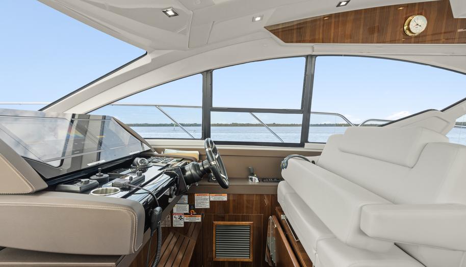 2022 Cruisers Yachts 54 Cantius Tropical Dreamer