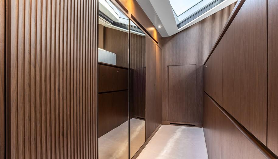 ICE OF LONDON for sale 21