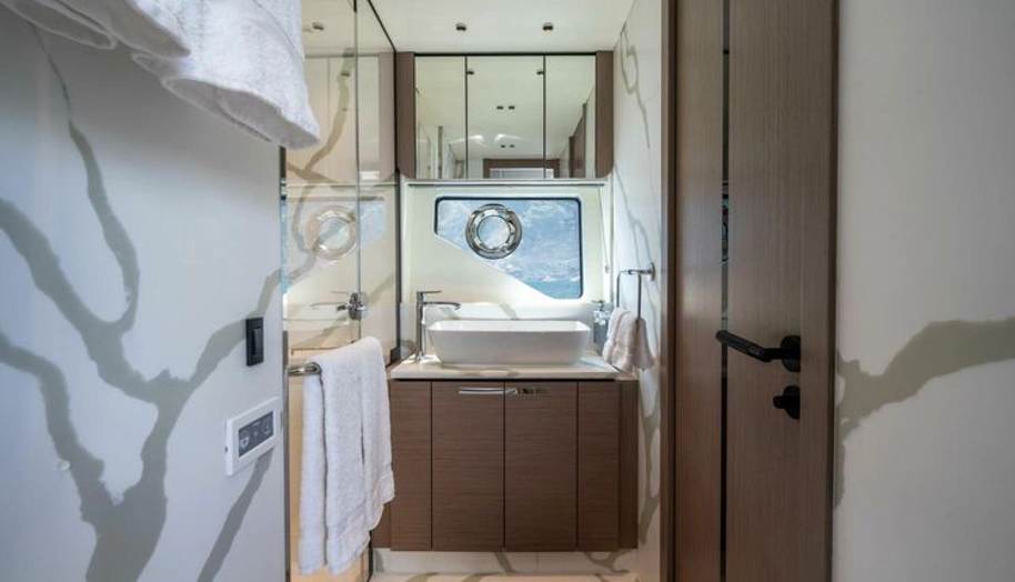 75 SPORT YACHT for sale 156