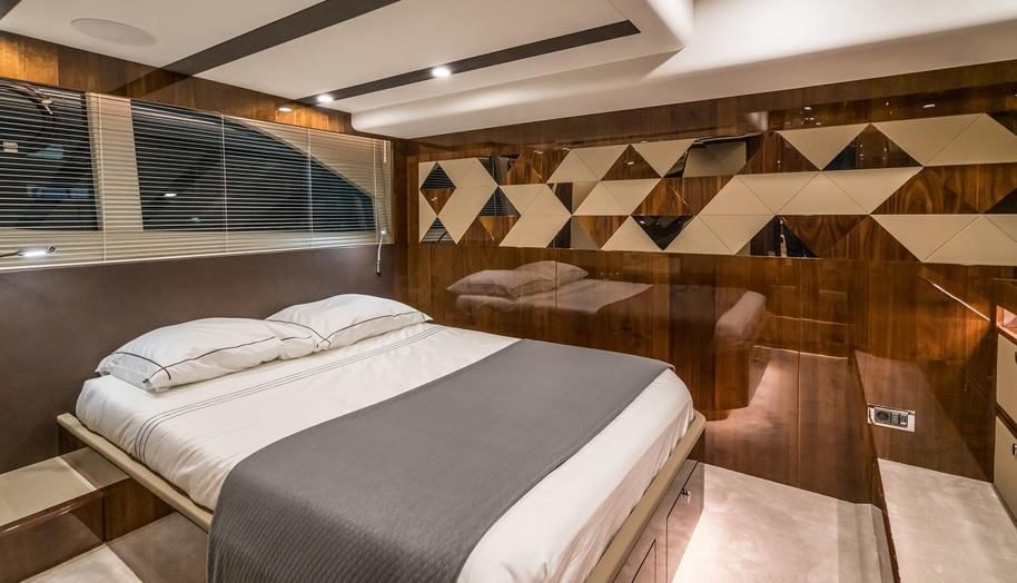 Tender Garage & Hi/Lo Swimplatform for sale 21