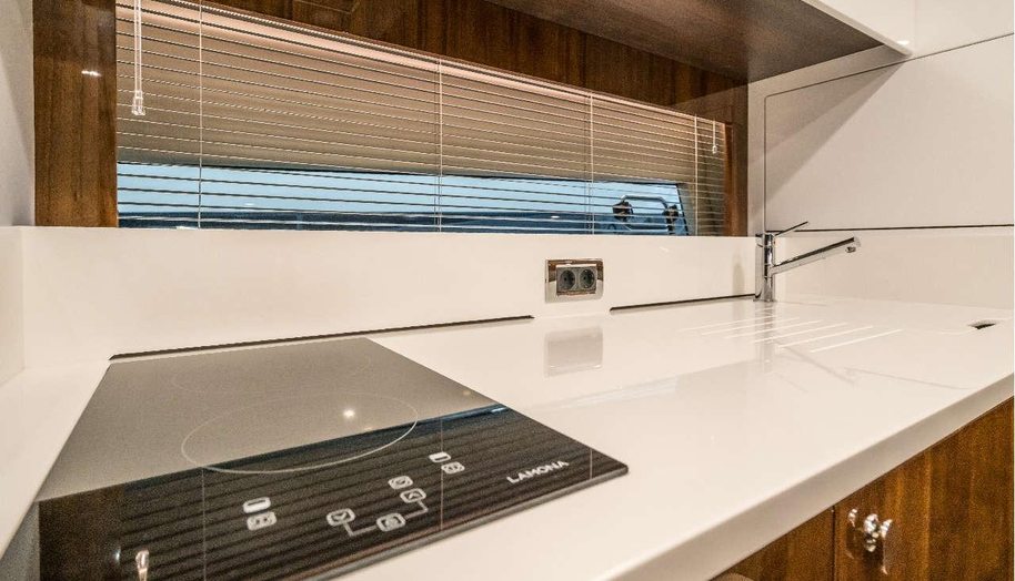 Tender Garage & Hi/Lo Swimplatform for sale 16