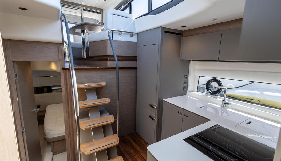 V50960 - 3 CABIN DECK VERSION for sale 46