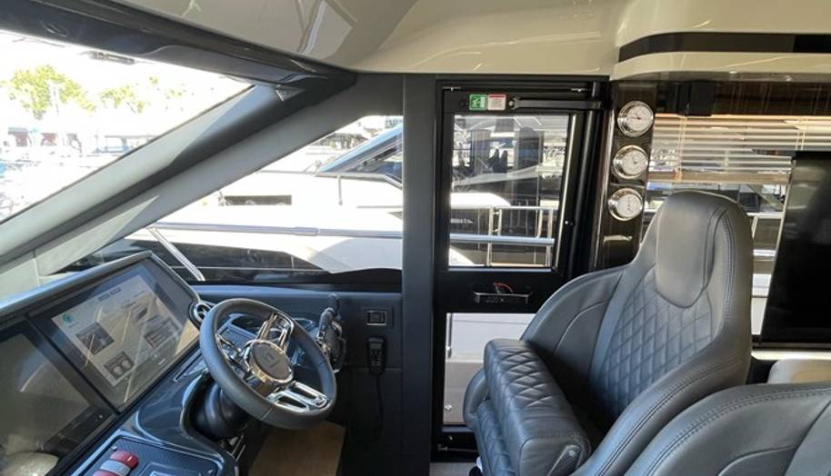 ABSOLUTE 62 FLY for sale 16