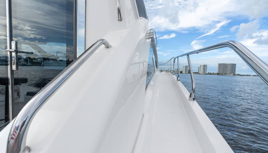 2022 Cruisers Yachts 54 Cantius Tropical Dreamer