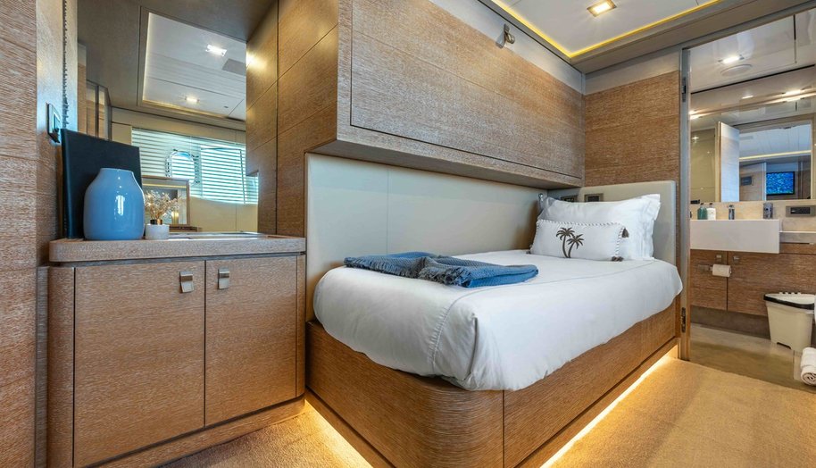 CENTURION for sale 31