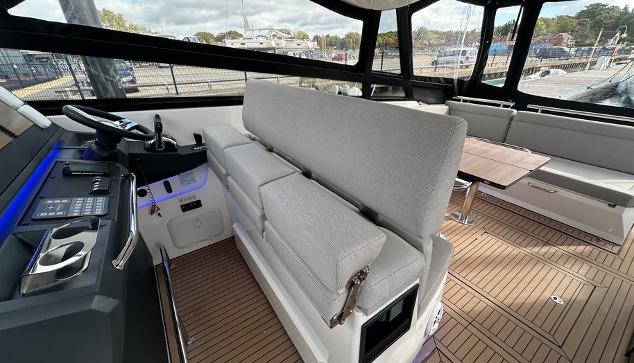Bavaria Vida 33 Hard Top Layout 2 for sale 11