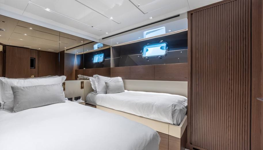 ICE OF LONDON for sale 31