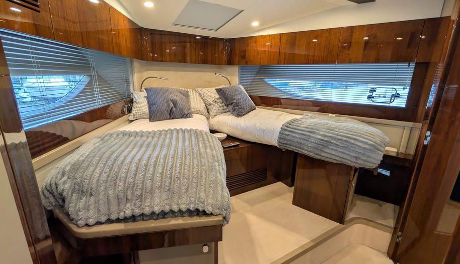 Tender Garage & Hi/Lo Swimplatform for sale 26