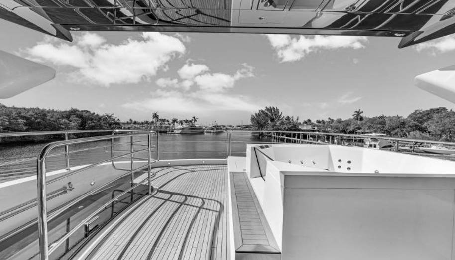95 YACHT for sale 61