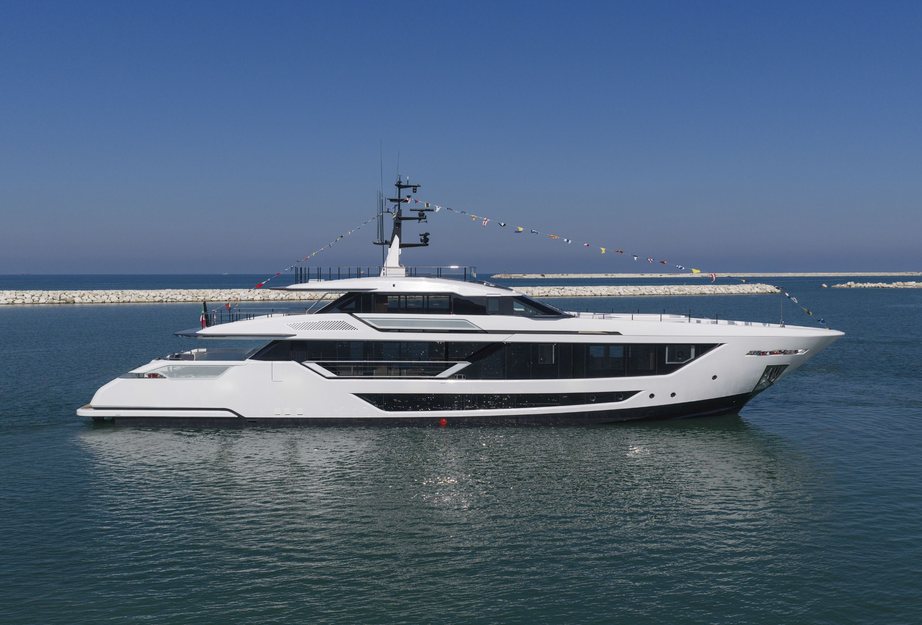 WATCH: First 40m Custom Line Saetta 128 Superyacht Launched in Ancona