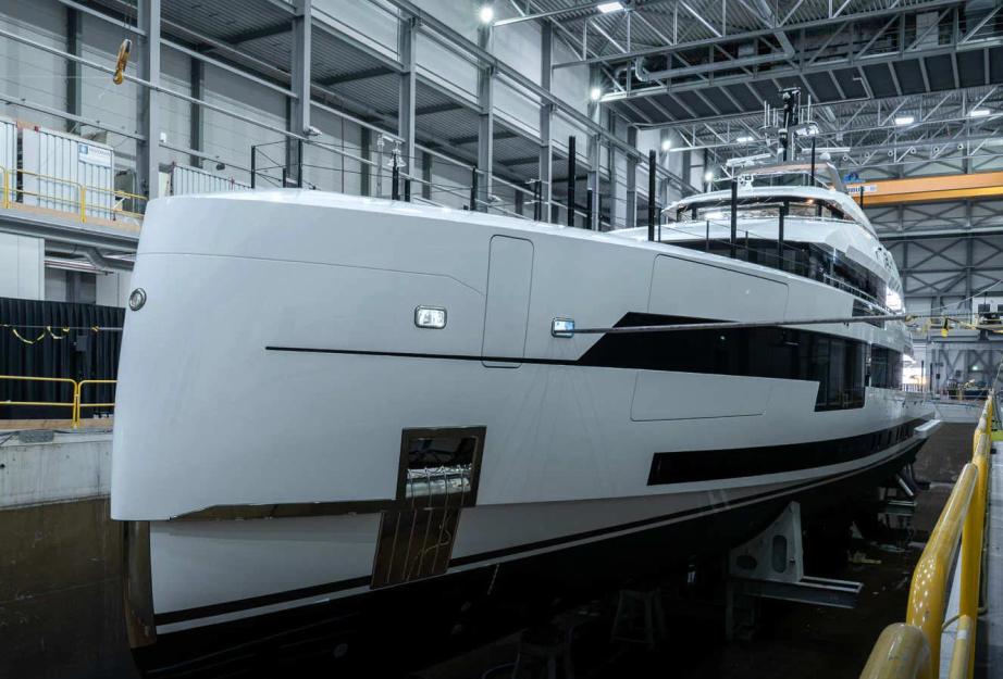 Full-Custom 57m Heesen Superyacht Project Setteesettanta Launched