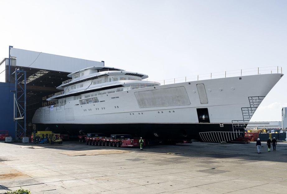 83m Feadship Superyacht Project Solent Arrives in Kaag for Outfitting