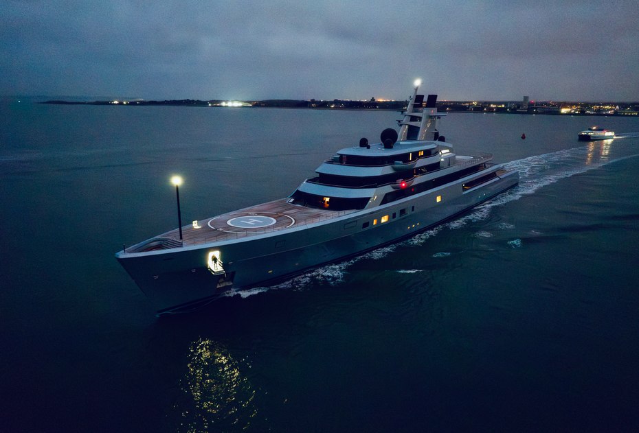 VIDEO: Lürssen’s New Superyacht Dragonfly Departs the UK Under Cover of Darkness