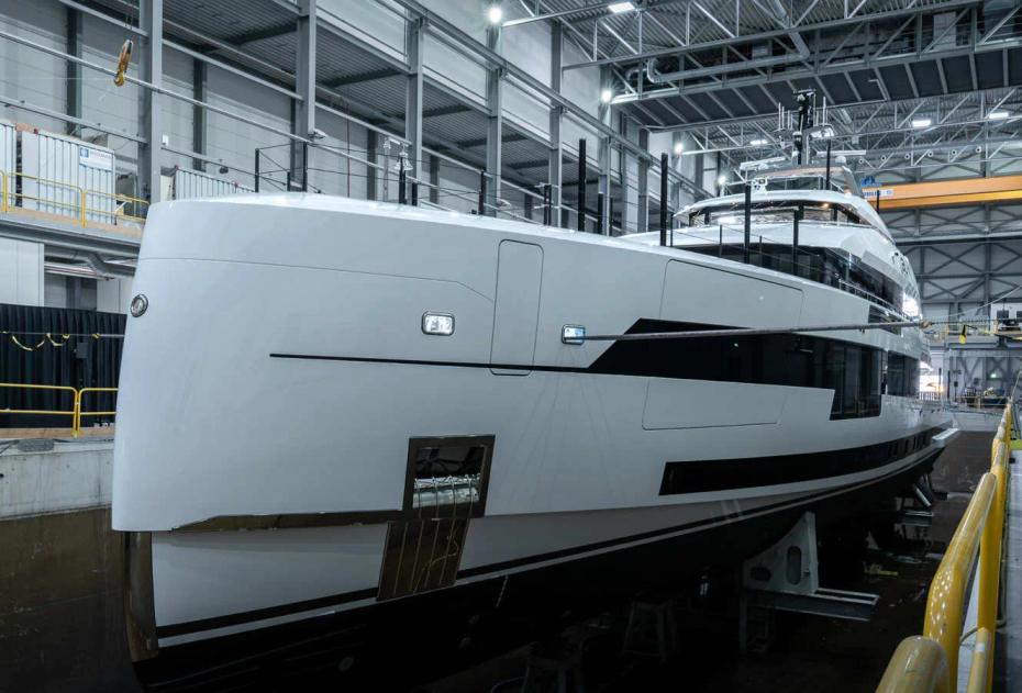 Full-Custom 57m Heesen Superyacht Project Setteesettanta Launched