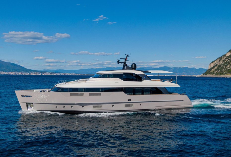 29m Sanlorenzo SD96 Motor Yacht Invictus Sold