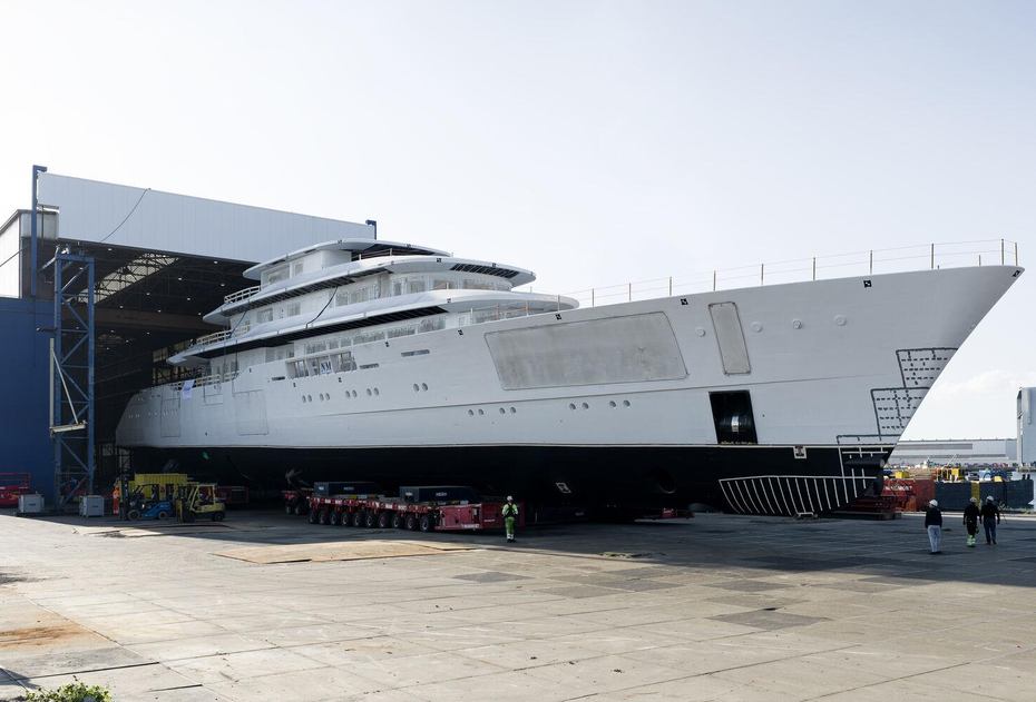 83m Feadship Superyacht Project Solent Arrives in Kaag for Outfitting