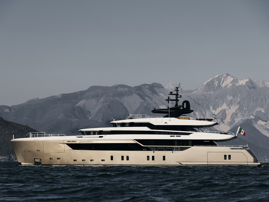 Sanlorenzo 44 Alloy wins coveted award at the World Superyacht
