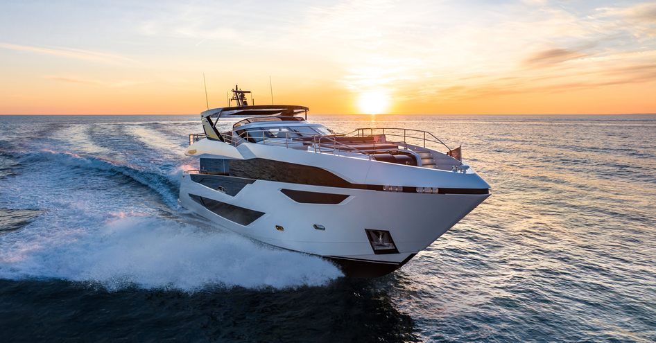 Sunseeker 100 Yacht running shot