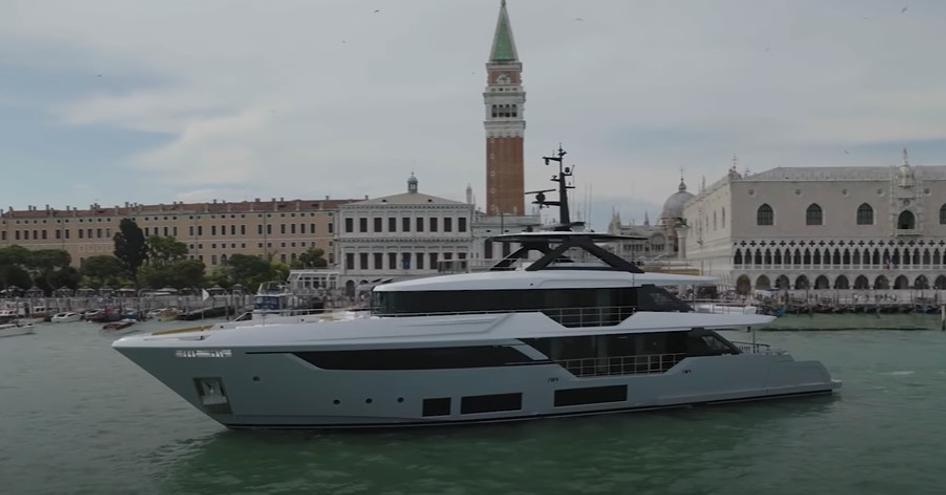 Custom Line Navetta 38 TELLI